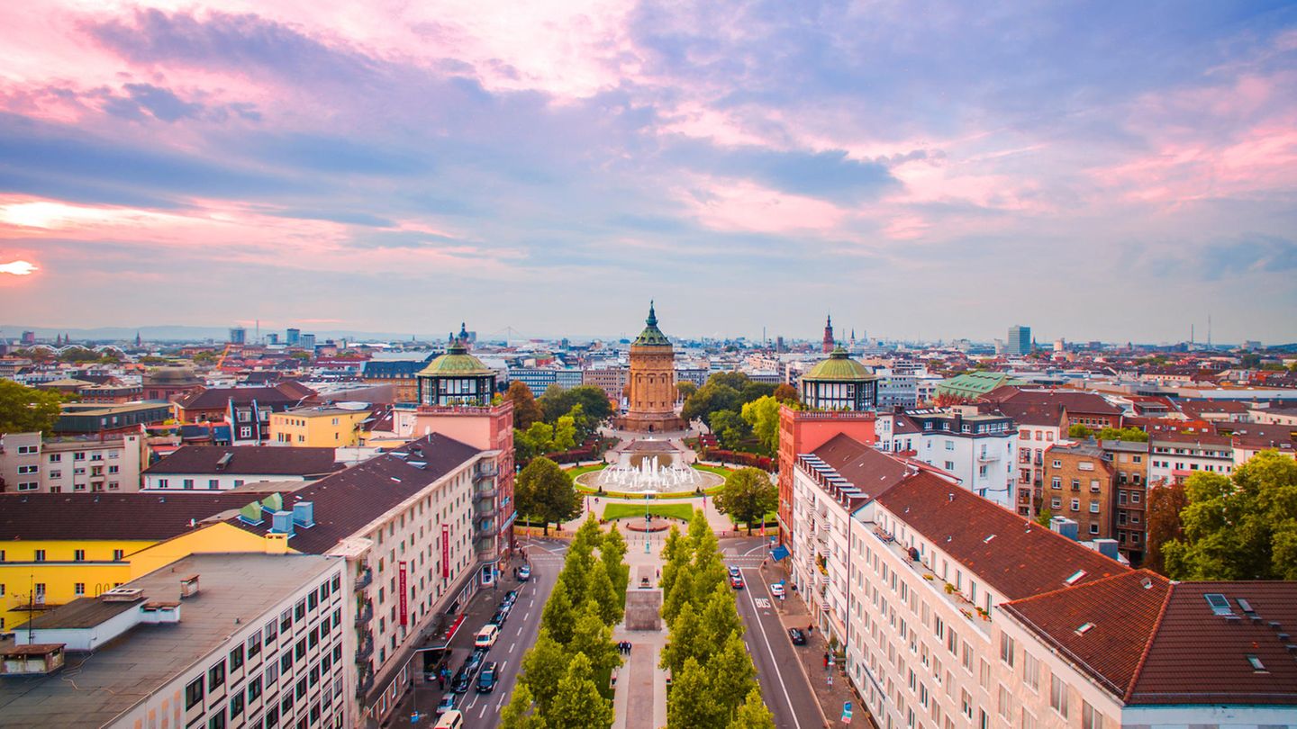 Blick auf den Wasserturm in Mannheim