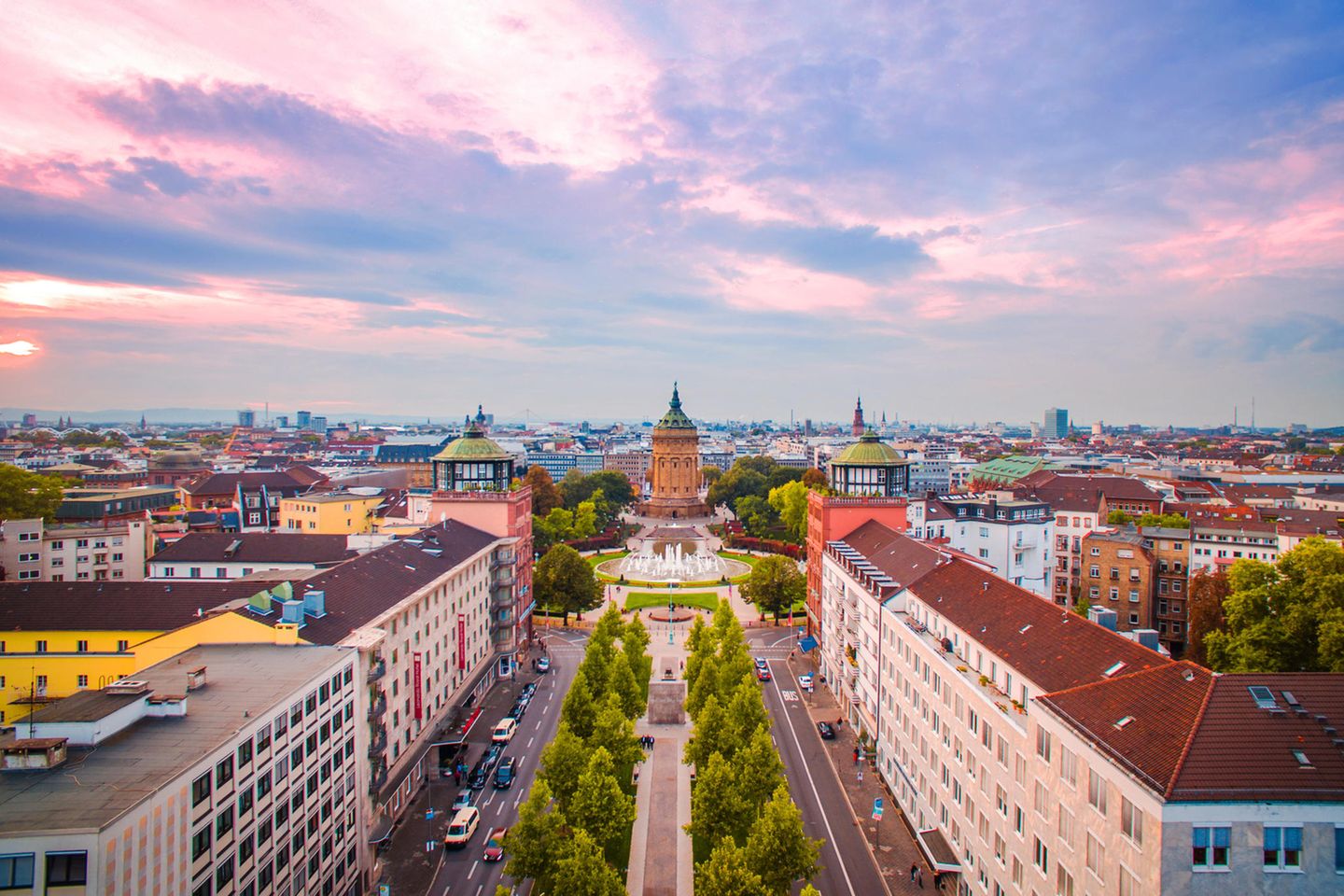 Platz 8: Mannheim mit 25,75 Restaurants pro 100.000 Einwohner*innen Blick auf den Wasserturm in Mannheim