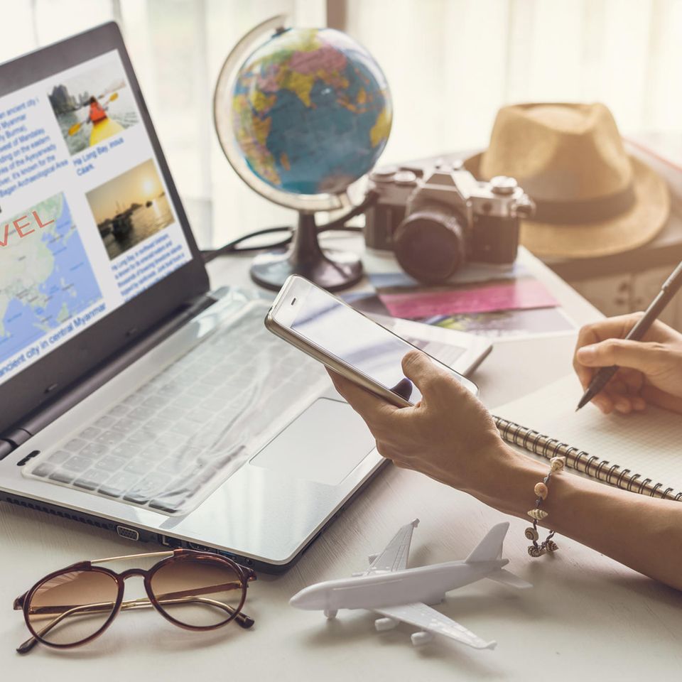 Angebotsvielfalt, Beratung und Erreichbarkeit: Darin unterscheidet sich die Urlaubsbuchung in einem Reisebüro zur Buchung in einem Onlineportal.