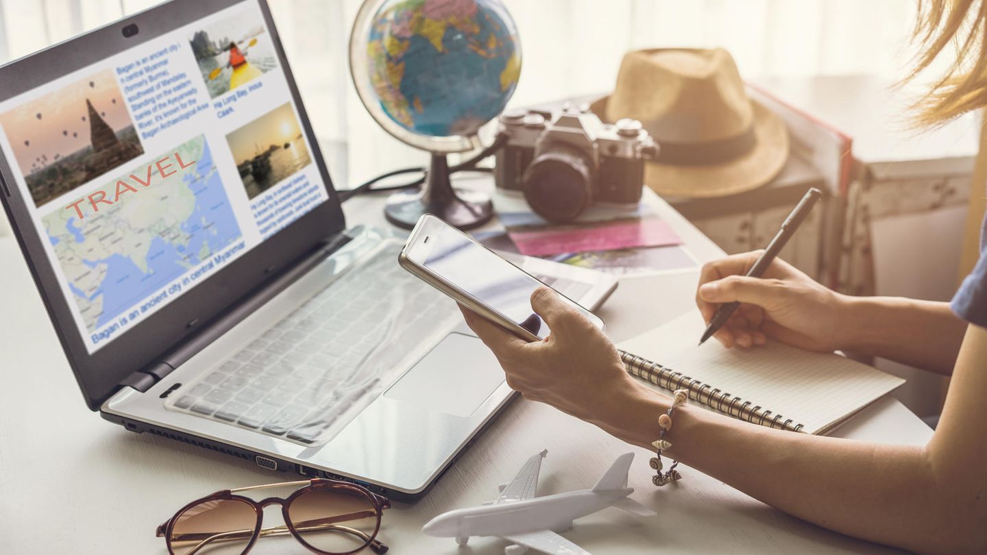 Angebotsvielfalt, Beratung und Erreichbarkeit: Darin unterscheidet sich die Urlaubsbuchung in einem Reisebüro zur Buchung in einem Onlineportal.