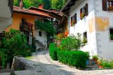 Blick auf schöne Häuser in Kobarid Slowenien