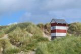 Kleines Häuschen am Strand im Nationalpark Thy in Dänemark