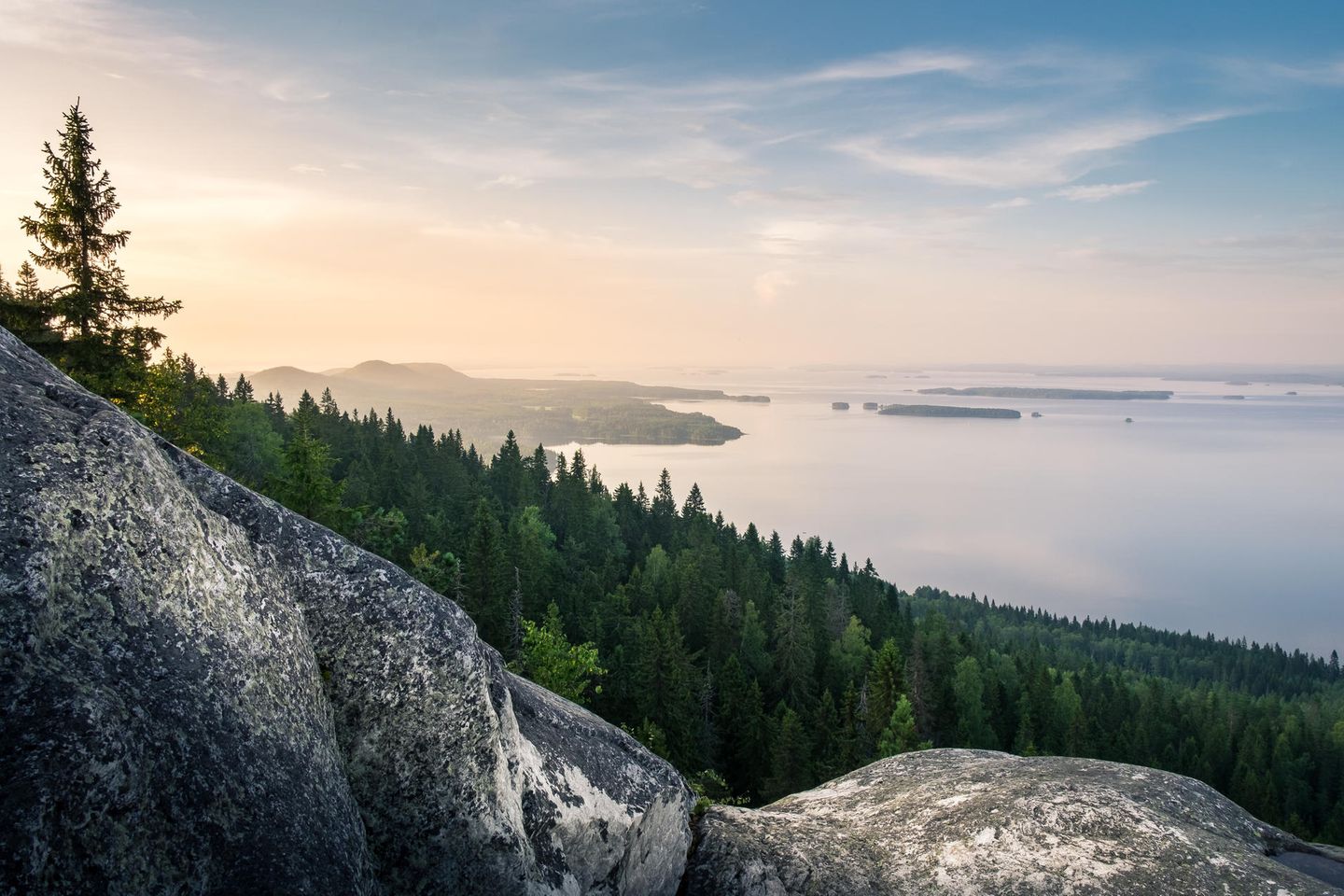 Wald- und Seenlandschaft im Koli Nationalpark, Finnland