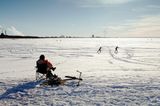Gefrorener Fluss Oulujoki in Oulu