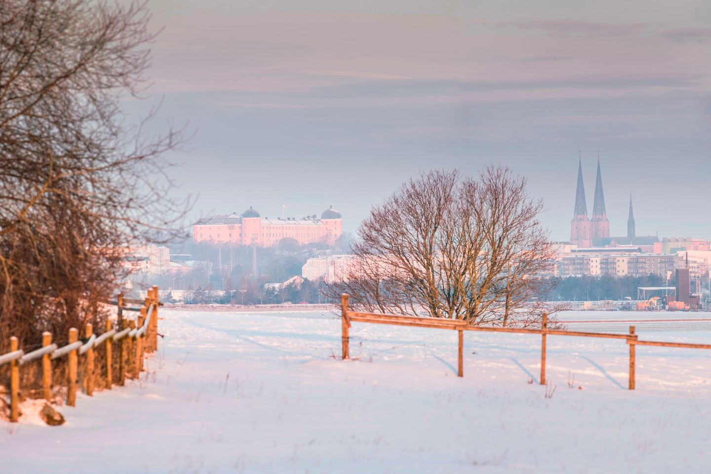 Uppsala, Schweden Blick auf die Skyline von Uppsala im Winter