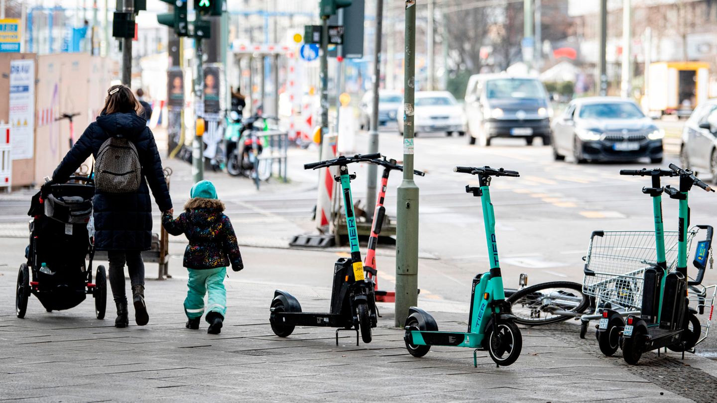 E-Scooter auf einer Straße in Berlin
