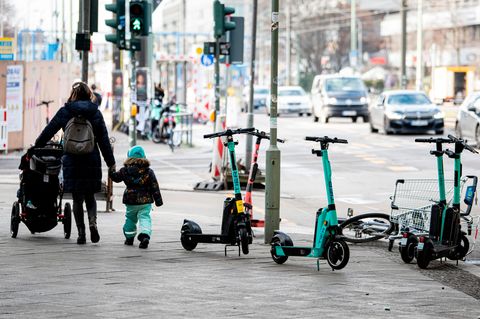 E-Scooter auf einer Straße in Berlin