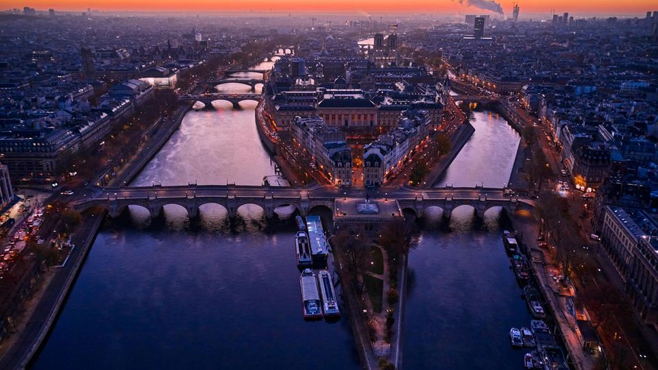 An der Île de la Cité trennt und vereint sich die Seine