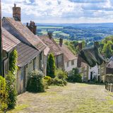 Straße mit englischen Häuschen in Shaftesbury