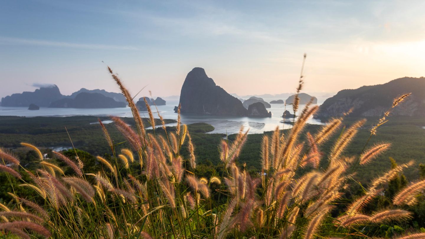 26.01.2022      "Jobs füllen deine Tasche, Abenteuer füllen deine Seele. Du musst nur entscheiden, was dir wirklich wichtig ist."      Ort: Thailand  Kamera: Canon 5DMK4 + Canon 16-35mm f/2.8L  Mehr Fotos von Henryk Welle