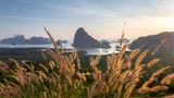 26.01.2022      "Jobs füllen deine Tasche, Abenteuer füllen deine Seele. Du musst nur entscheiden, was dir wirklich wichtig ist."      Ort: Thailand  Kamera: Canon 5DMK4 + Canon 16-35mm f/2.8L  Mehr Fotos von Henryk Welle