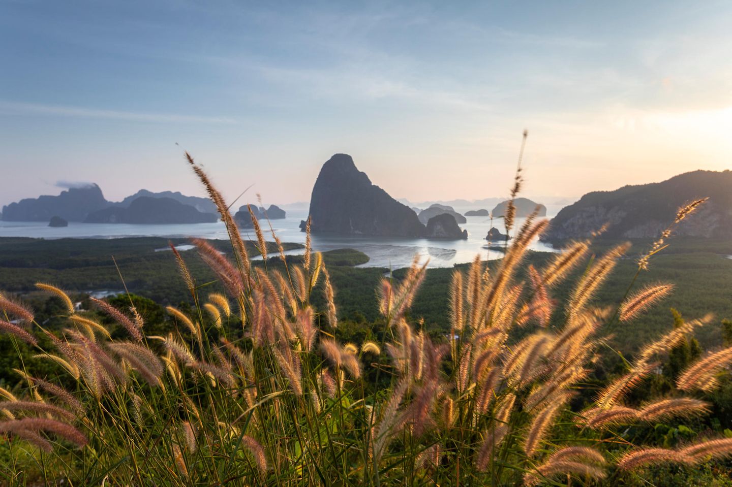 GEO LESERFOTO: 26.01.2022 "Jobs füllen deine Tasche, Abenteuer füllen deine Seele. Du musst nur entscheiden, was dir wirklich wichtig ist." Ort: Thailand Kamera: Canon 5DMK4 + Canon 16-35mm f/2.8L Mehr Fotos von Henryk Welle 26.01.2022 "Jobs füllen deine Tasche, Abenteuer füllen deine Seele. Du musst nur entscheiden, was dir wirklich wichtig ist." Ort: Thailand Kamera: Canon 5DMK4 + Canon 16-35mm f/2.8L Mehr Fotos von Henryk Welle