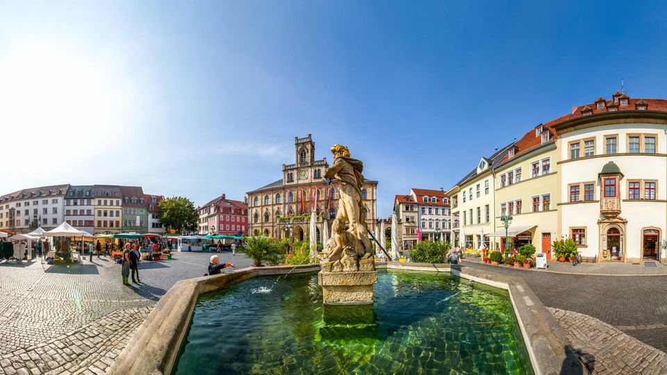 Rathaus und Marktplatz in Weimar Rathaus und Marktplatz in Weimar