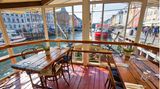 Café auf einem Anleger im Nyhavn in Kopenhagen