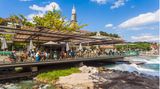 Café in Bern über der Aare