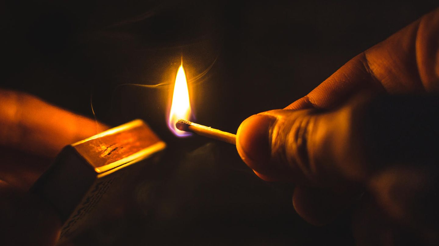 Physik im Alltag: Warum leuchtet Feuer? Physik im Alltag: Warum leuchtet Feuer?