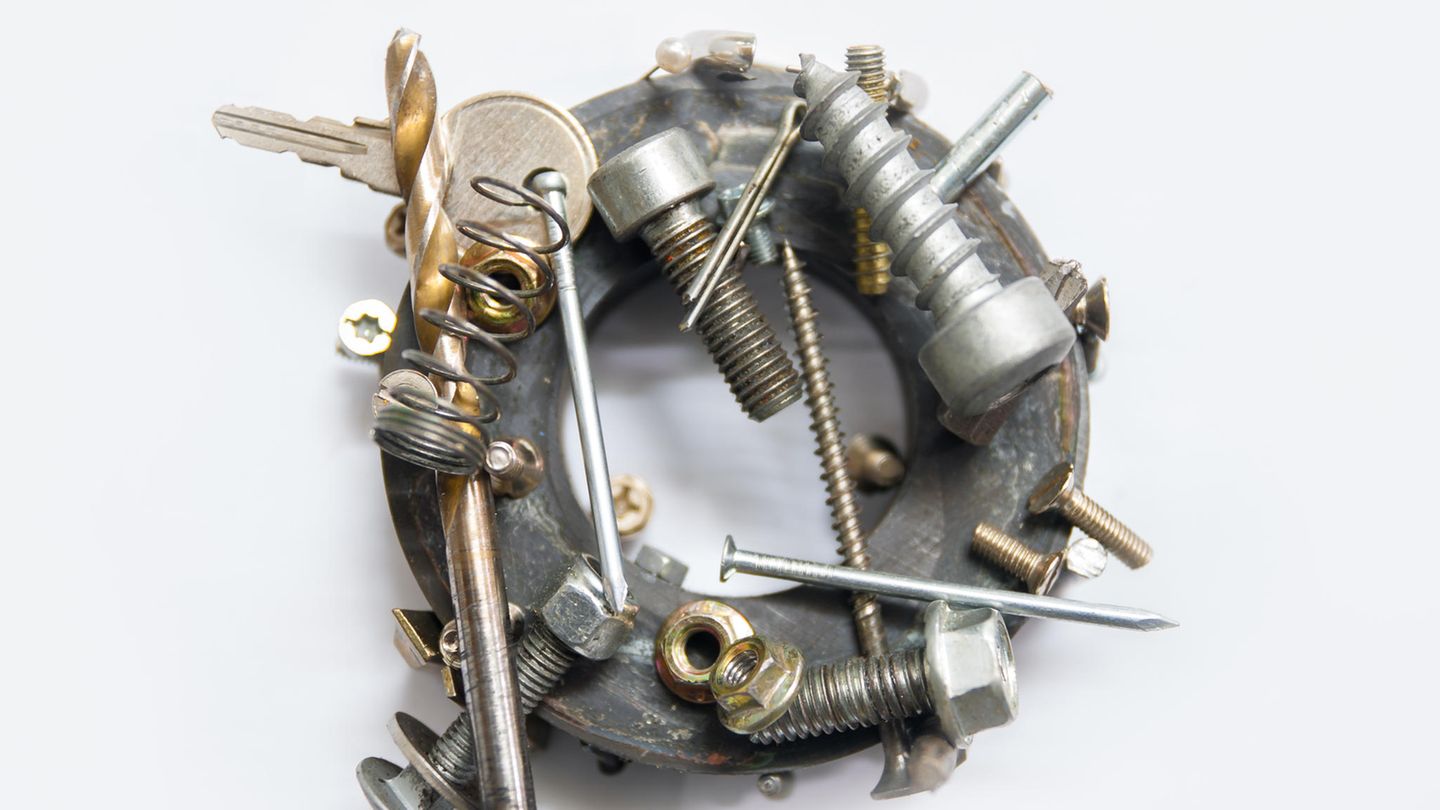 Physik im Alltag: Warum zieht ein Magnet Eisen an? Physik im Alltag: Warum zieht ein Magnet Eisen an?