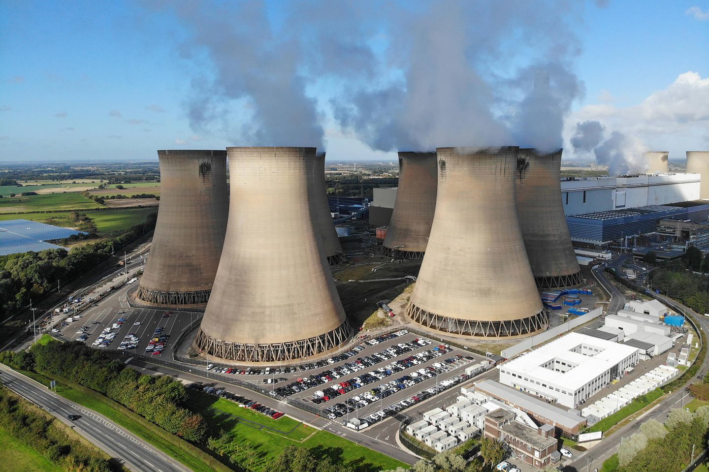 Die "Drax Power Station" in North Yorkshire ist das größte Kraftwerk Großbritanniens - und wird im Rahmen des BECCS-Verfahrens mit  mit Biomasse und Steinkohle befeuert