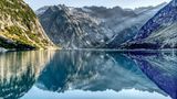 09.02.2022      "Eine wunderbare Spiegelung am frühen Morgen beim Gelmersee / Grimselpass, den man umwandern kann. Allerdings sollte man trittsicher und schwindelfrei sein."      Kamera: Olympus OM-D E-M1 Mark lll 12-100mm Blende 8 ISO 200 Brennweite 12mm Belichtungszeit 1/125  Mehr Fotos von Dorothea Oldani