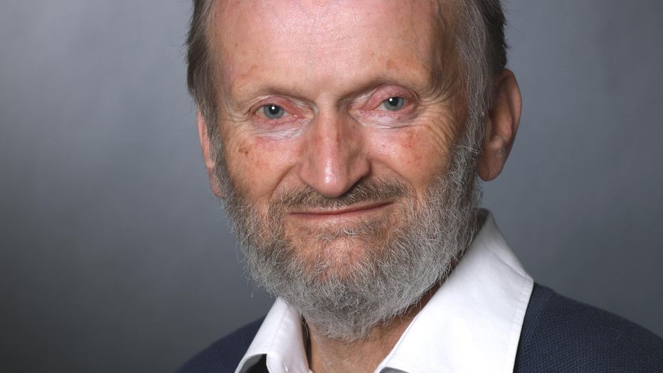 Interview: Eisenhart von Loeper (* 1941) wurde 2005 für seine Verdienste um den Tierschutz mit dem Verdienstkreuz am Bande ausgezeichnet Eisenhart von Loeper (* 1941) wurde 2005 für seine Verdienste um den Tierschutz mit dem Verdienstkreuz am Bande ausgezeichnet