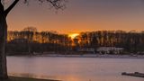 Fühlinger See in Köln bei Sonnenuntergang im Winter