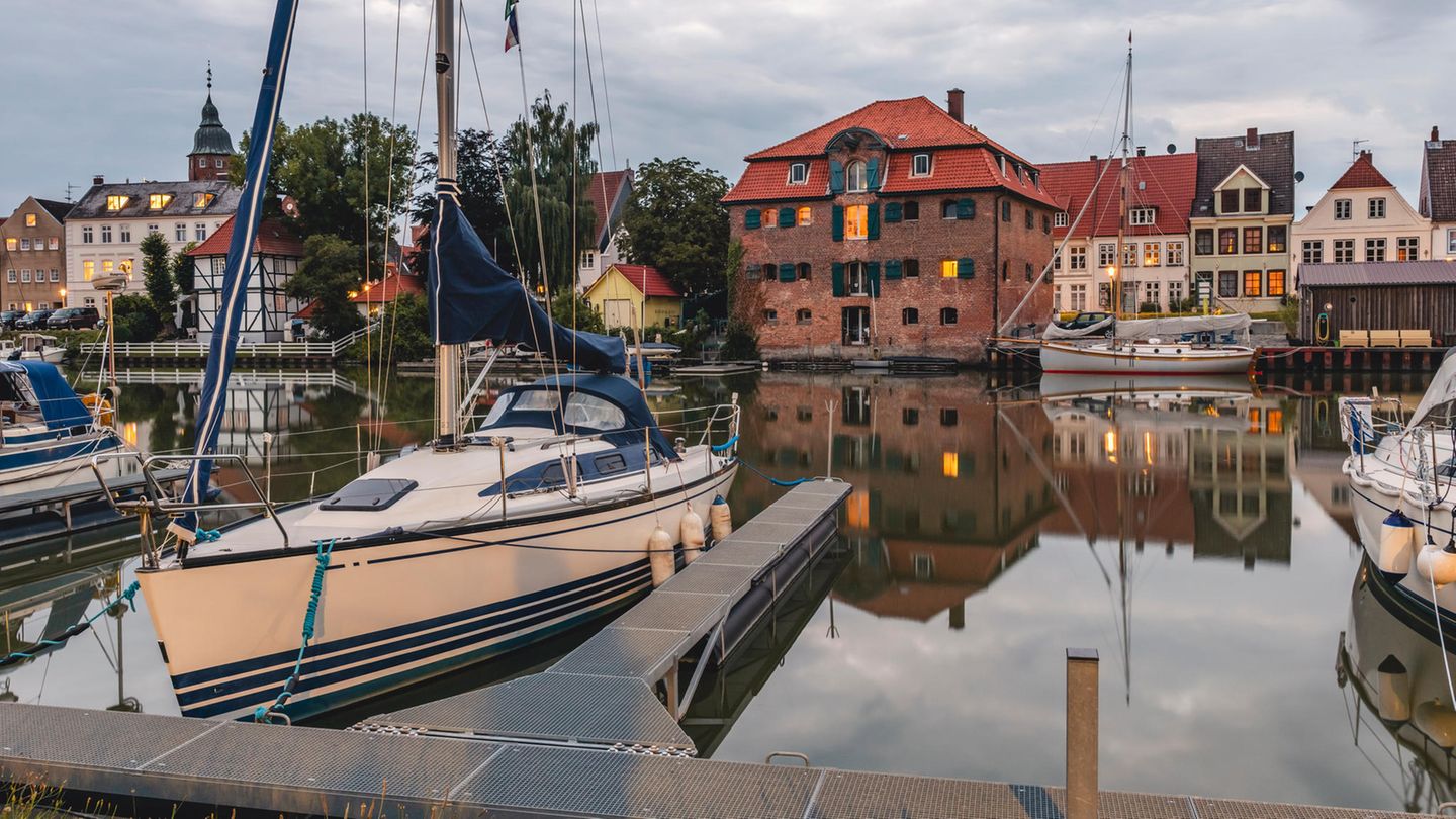 Glückstadt, Schleswig-Holstein Boote im Hafen von Glückstadt