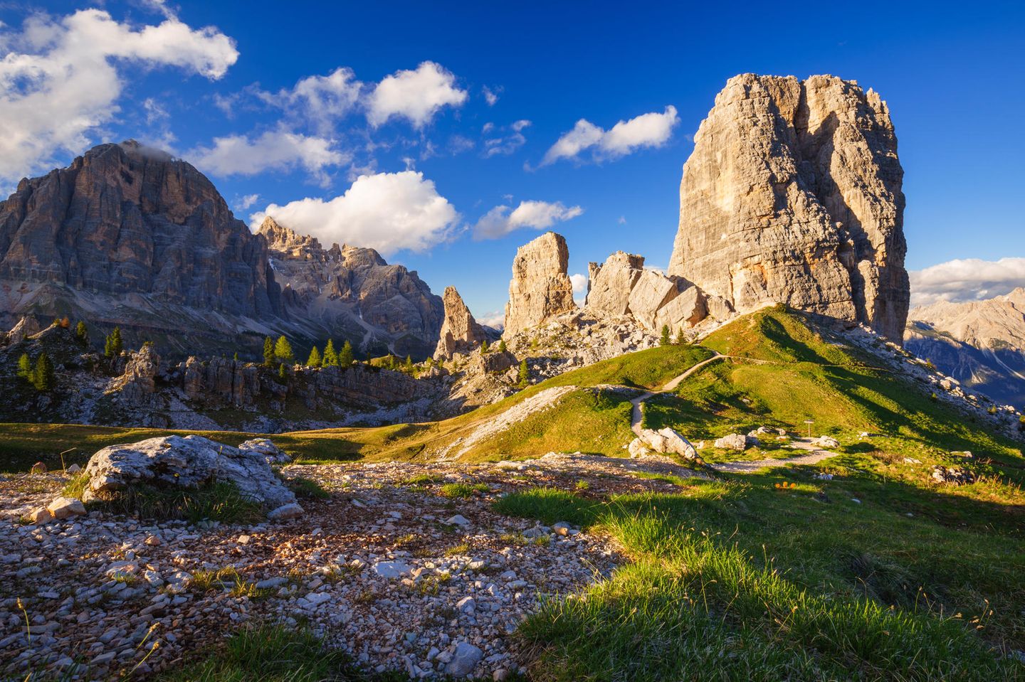 Cinque Torri in den Belluner Dolomiten bei Sonnenaufgang