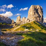 Cinque Torri in den Belluner Dolomiten bei Sonnenaufgang