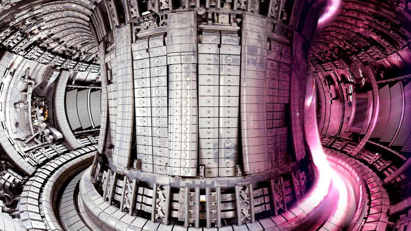 Blick auf den Tokamak Reaktor des JET in der Nähe von Oxford