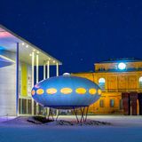 Kunstinstallation in Form eines Ufos vor den  Pinakotheken