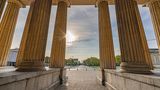 Der leere Königsplatz in Mücnhen