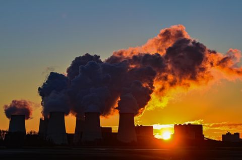Braunkohlekraftwerk Jänschwalde (Brandenburg): Der weltweite Energiehunger wird vorerst weiter zum allergrößten Teil aus fossilen Quellen gestillt