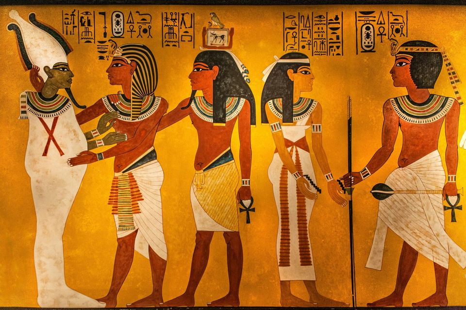 Die grüne, an Papyruspflanzen erinnernde Hautfarbe des Unterweltherrschers Osiris (l.) steht für seine Leben spendende Kraft, die aus dem Tod neues Dasein schafft 1.4938
