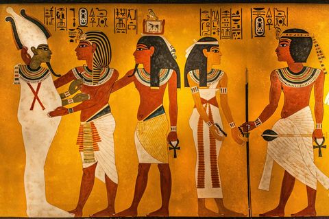 Die grüne, an Papyruspflanzen erinnernde Hautfarbe des Unterweltherrschers Osiris (l.) steht für seine Leben spendende Kraft, die aus dem Tod neues Dasein schafft