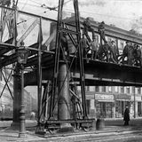 Bau des Hochbahnviadukts