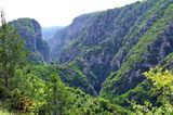 Panoramablick auf die Schluchten im Vikos-Aoos-Nationalpark in Griechenland