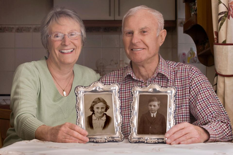 Alte Fotos führen uns vor Augen, wie uns die Jahre verändern. Wie aber gelingt ein glückliches Leben?