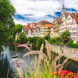 Die Neckarfront von Tübingen mit Hölderlinturm