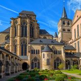 Innenhof vom Dom St. Peter in Trier