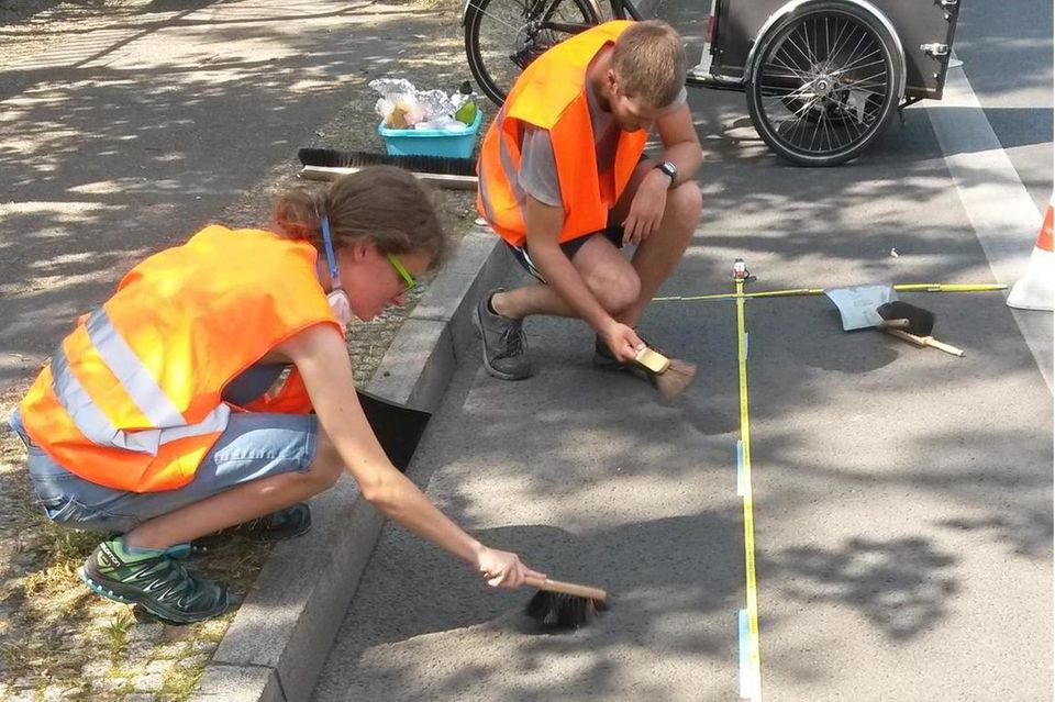 Noch ist über die Menge und die Verbreitung von Reifenabrieb wenig bekannt – ein Team der TU Berlin misst den Staub auf verschiedenen Straßen und Kreuzungen