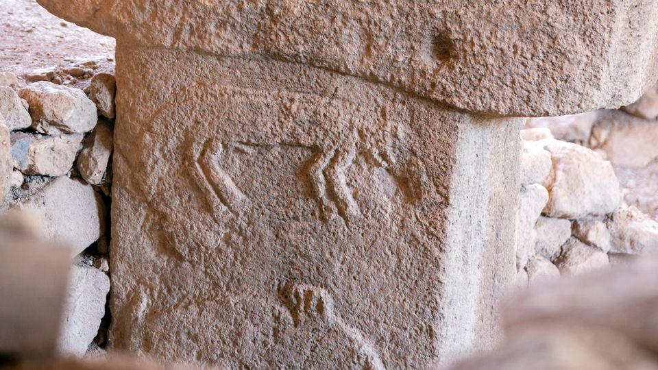 Mit Tierzeichen verzierte Säule von Göbekli Tepe