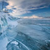 Zugefrorener Torneträsk-See im Abisko Nationalpark in Schweden