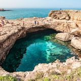 Blick auf den Naturpool Grotta della Poesia