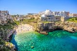 Blick auf die Altstadt und Bucht Polignano a Mare