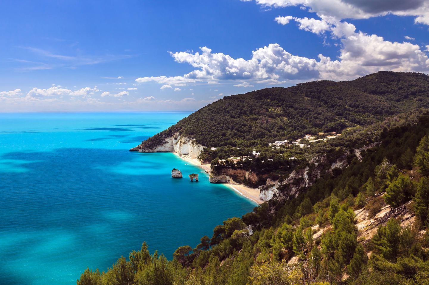 Blick von oben auf Baia delle Zagare