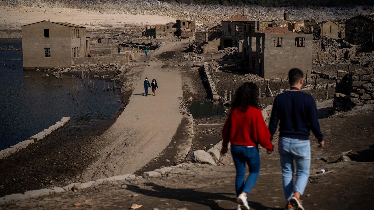 Weite Teile Spaniens leiden unter extremer oder lang anhaltender Trockenheit, wobei die Niederschläge in diesem Winter nur ein Drittel des Durchschnitts der letzten Jahre betragen. Ähnlich ist die Situation im benachbarten Portugal, wo 45 % des Landes von einer "schweren" oder "extremen" Dürre betroffen sind.