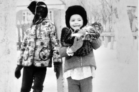 Kindheit in Kasachstan: Tatjana, Wjatscheslaw und Katze