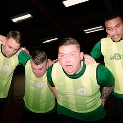 Breitensport, das ist in Deutschland Vereinssache. Zum Beispiel die des TC Freisenbruch: Futsalspieler Peter Schäfer stimmt seine Mannschaft kurz vor dem Spiel gegen Futsalicious Essen auf den Kampf ein. Er ist zugleich Jugendleiter und kümmert sich um den Nachwuchs