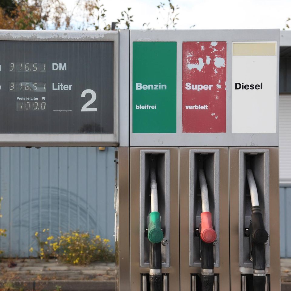 Eine alte Tankstelle in Nordrhein-Westfalen. Hier konnte bleifrei oder verbleit getankt werden