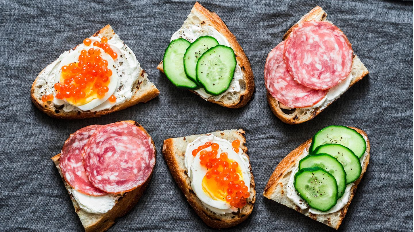 Schnittchen auf schwarzem Untergrund